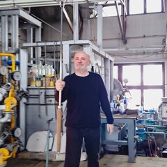 Karkula se svým skleněným výtvorem